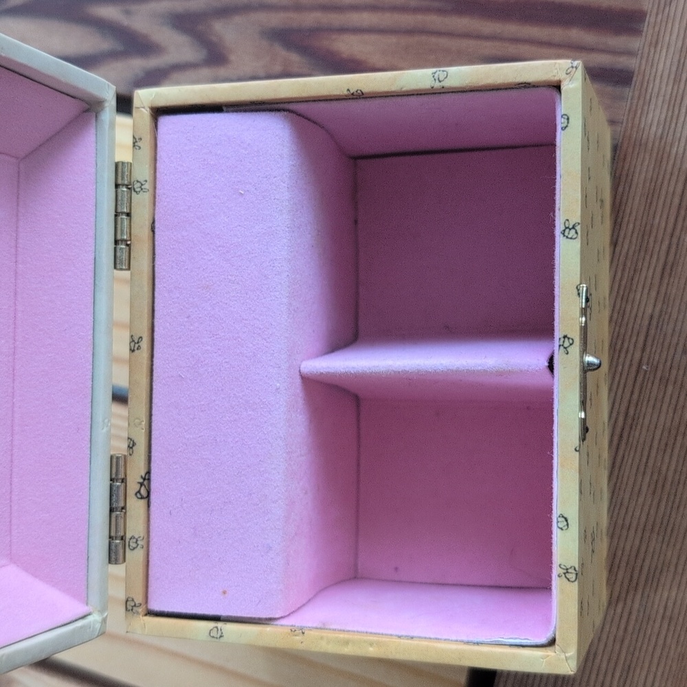 Disney Winnie the Pooh Decorative Jewelry Box in Cream, Pink, Blue - Picture 6 of 6